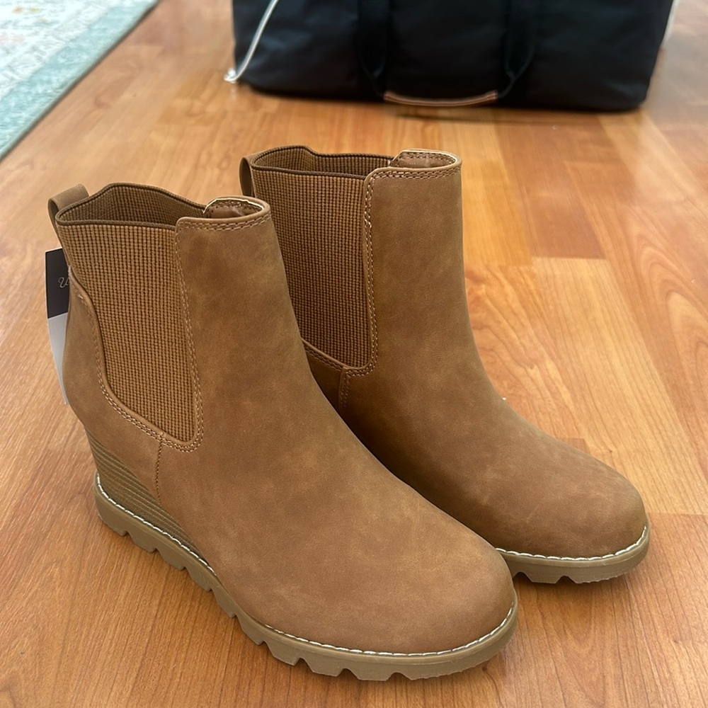 Women's Linda Wedge Chelsea Boots - Universal Thread™ Cognac